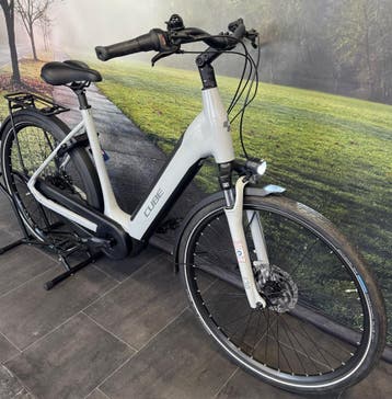 Als Nieuwe Cube Supreme Electrische Damesfiets - Middenmotor, Ophalen of Verzenden, Zo goed als nieuw, Cube, 50 km per accu of meer