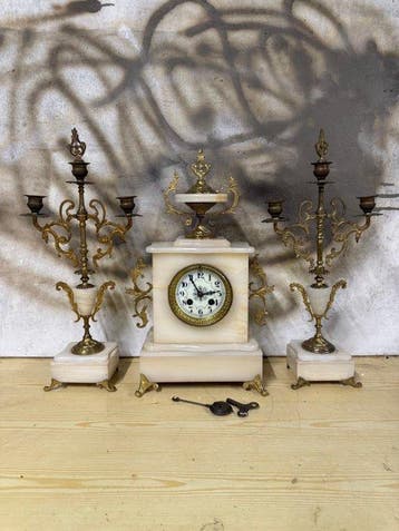 Klok en garnituur set - Marmer, Messing, Legering -, Antiek en Kunst, Antiek | Klokken