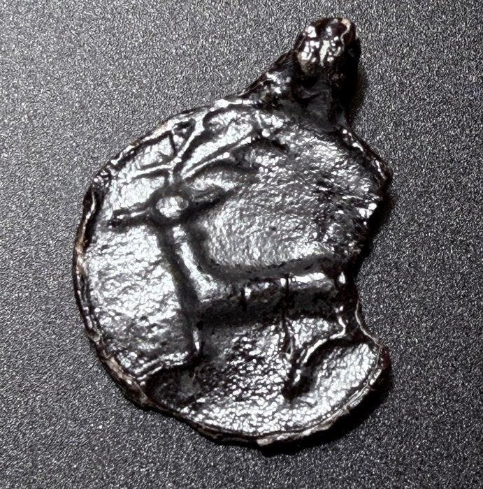 Oud-Romeins Brons Amulet-sieraad van de jager met een, Antiek en Kunst, Antiek | Overige Antiek