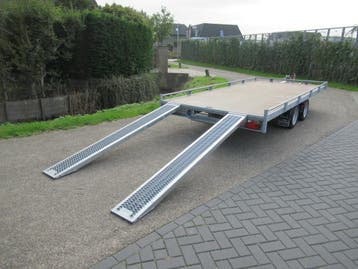 Gebuikte Eduard autoambulance 456x200cm 3000kg ZGAN, Auto diversen, Ophalen, Zo goed als nieuw
