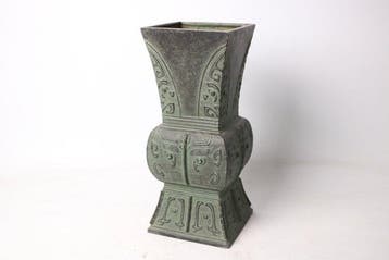 Archaïsche bronzen vaas in Gu-vorm met taotie-maskermotieven