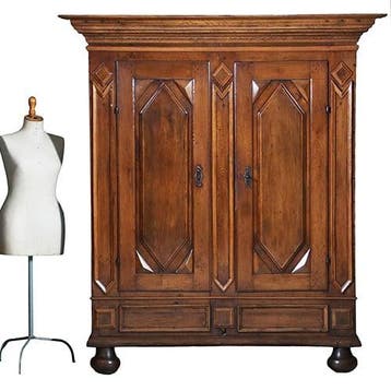 Stoere 17e eeuwse 2-deurs kast op bolpoten  Prachtige patina, Antiek en Kunst, Ophalen of Verzenden
