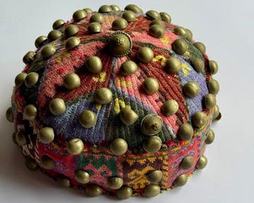 Vintage tribal hat - Textiel, Messing - Afghanistan - 20e
