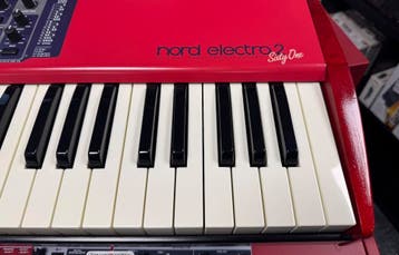 Nord Electro 2 61, Ophalen of Verzenden, Zo goed als nieuw, Digitaal