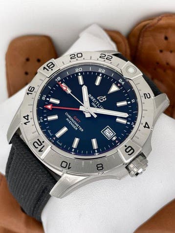 Breitling - Avenger Automatic GMT 44 - A32320101B1X1 - Heren, Nieuw