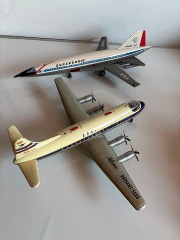 Schuco - Speelgoed vliegtuig Radiant-5600 en Boeing 733