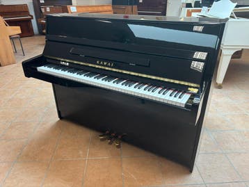 Kawai K-15 -  Jong gebruikt - * * Unieke kans - *  *, Muziek en Instrumenten, Piano's, Verzenden, Zwart, Zo goed als nieuw, Piano