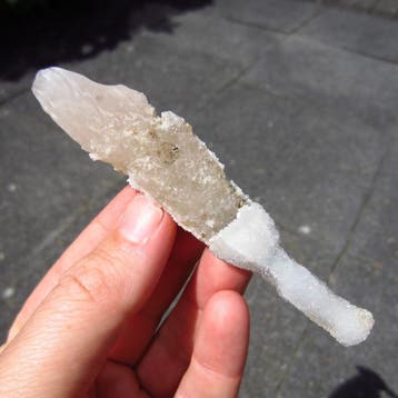 Diverse Calciet speerpunt kristallen met UV met drusy kwarts, Verzamelen, Mineralen en Fossielen, Verzenden, Mineraal