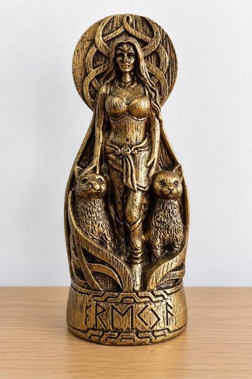 sculptuur, Norse Inspired Freya Figurine with Twin Animal