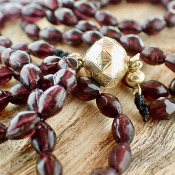Antieke glaskralen ketting/sautoir met gouden slot, Ophalen of Verzenden, Gebruikt, Goud, Goud