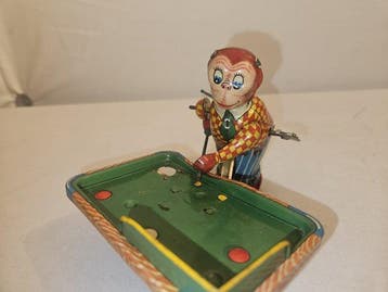 TPS - Speelgoed Biljartspelende aap lucky monkey playing -