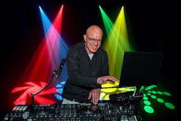 DJ huren DJ gezocht DJ verjaardag DJ bedrijfsfeest, Dj
