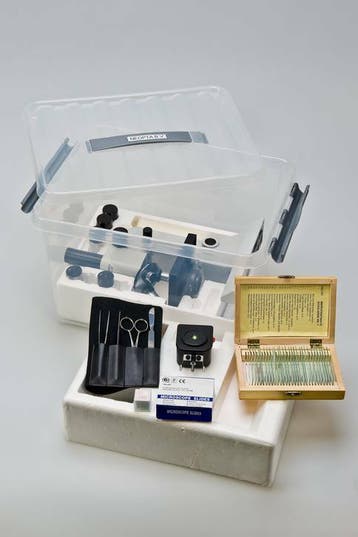 NU MET KINDEREN MICROSCOPEREN -  SCHOOL MICROSCOPEERSET, Ophalen of Verzenden, Nieuw, 400x tot 1000x, Biologische microscoop