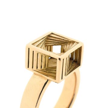 Gouden ring met dynamisch ontwerp, Gebruikt, Ophalen of Verzenden, 17 tot 18, Dame