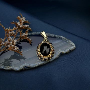 Vintage gouden entouragehanger met granaat (Hanger of bedel), Ophalen of Verzenden, Gebruikt, Goud, Overige merken
