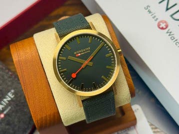 Mondaine - Classic Swiss-made Quartz - Zonder minimumprijs -, Nieuw