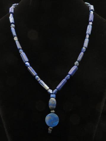 Oud-Bactriaans Ketting gemaakt van lapis lazuli kralen met, Sieraden, Tassen en Uiterlijk