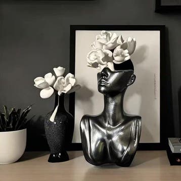 Modern Abstract Female Bust Sculpture – Glossy Black, Antiek en Kunst