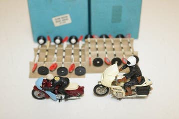 Britains & Spot On Triang 1:43 - Modelauto (4) - 4 Modellen, Nieuw