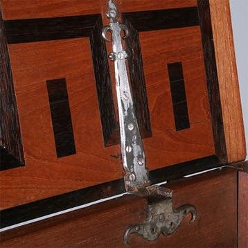 Klein Hollands rariteiten- of  Kruisvoet kabinetje met klep, Antiek en Kunst, Ophalen of Verzenden