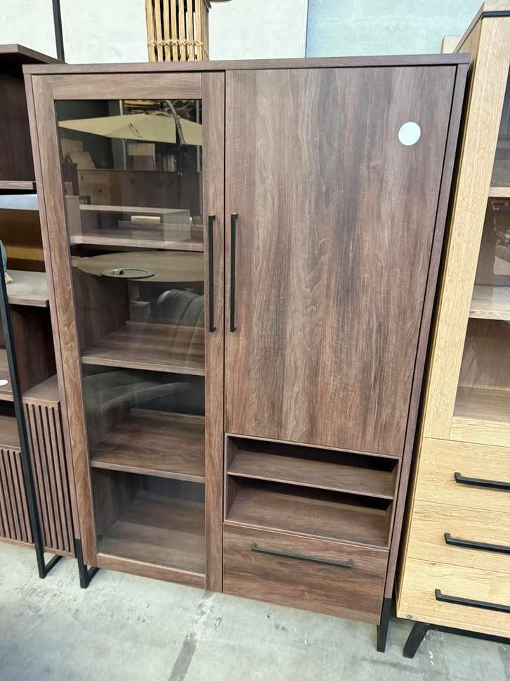 Sparta vitrine, dark almond, Huis en Inrichting, Kasten | Vitrinekasten, Nieuw, Glas, Metaal, Overige materialen