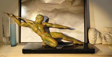 Salvatore Riolo - sculptuur, Cazador con lanza - 32 cm -