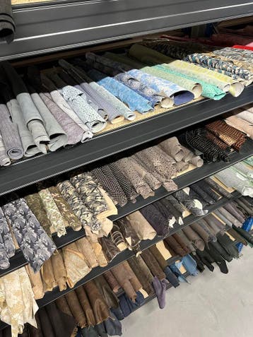 Partij Huiden leer en stukken leer. reststukken leder lappen, Ophalen, Overige kleuren, 120 cm of meer, Leer of Kunstleer