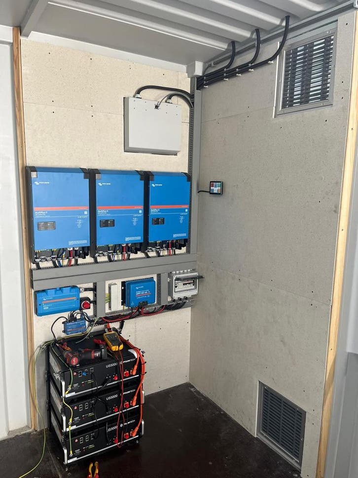 Accucontainer te koop, off grid, alternatief aggregaat, Doe-het-zelf en Verbouw, Containers