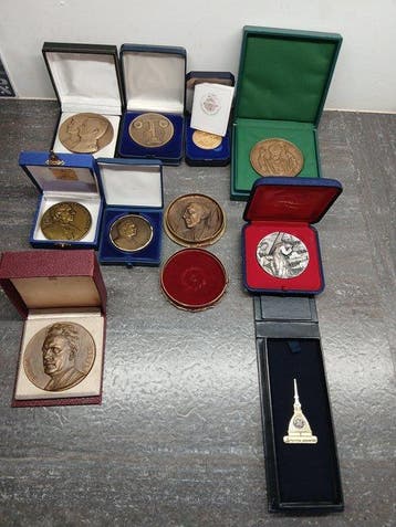 België. Lot van 10 stuks (Zonder minimumprijs), Postzegels en Munten