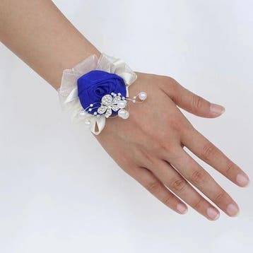 Luxe polscorsage koningsblauw satijnroos met broche en, Ophalen of Verzenden, Nieuw