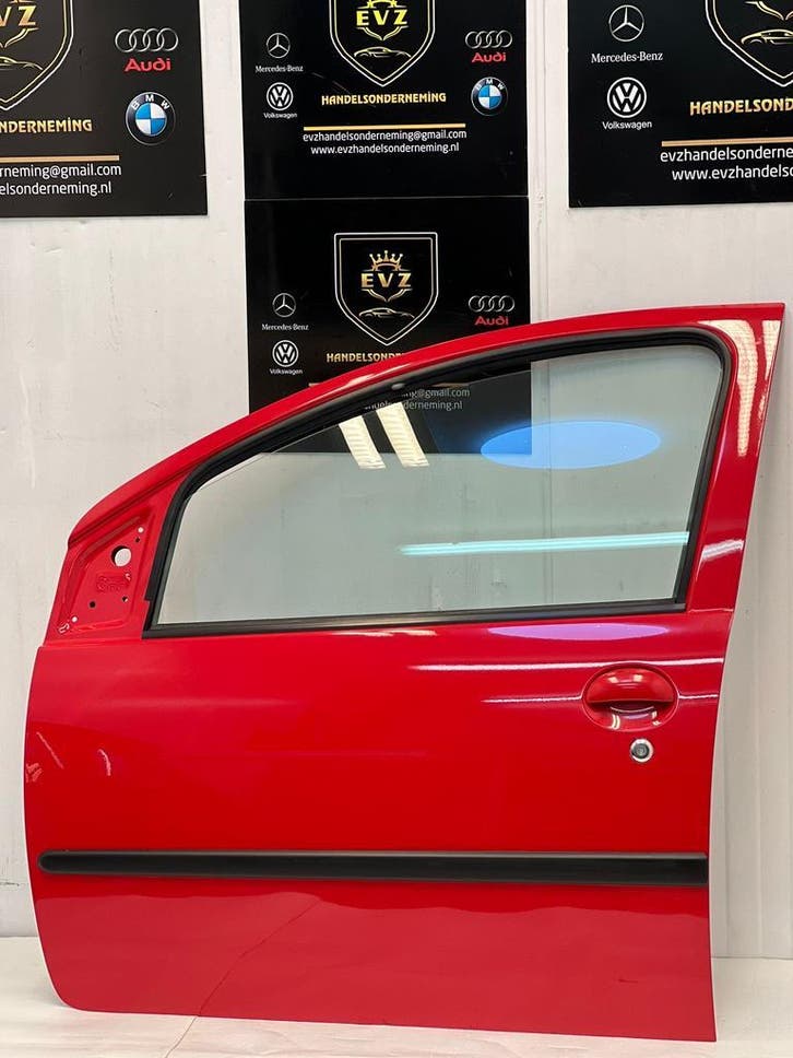 Peugeot 107 portier 4-deurs links voor deur bj.2011 rood, Auto-onderdelen, Carrosserie en Plaatwerk, Gebruikt, Peugeot, Voor, Links