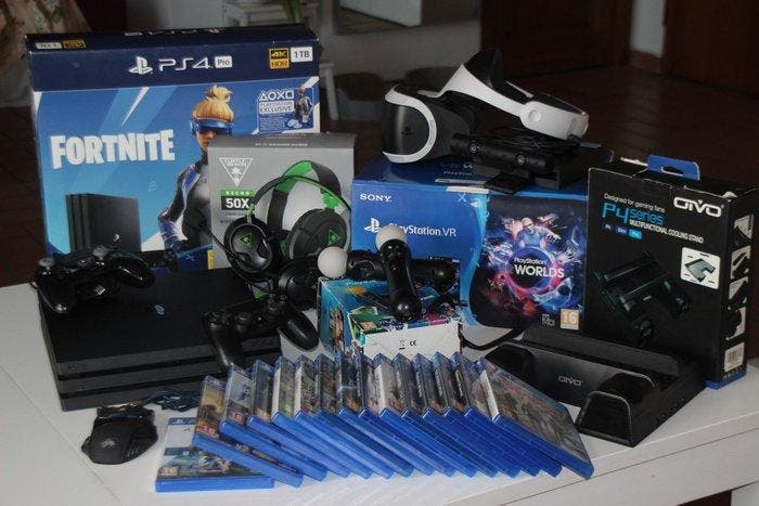 Sony - Playstation 4 Pro - Videogameconsole + games - In, Spelcomputers en Games, Spelcomputers | Overige Accessoires