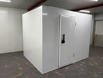 Vriescel 270 x 210 x 220 cm stekker klaar Licht beschadigd, Nieuw in verpakking, Koelen en Vriezen