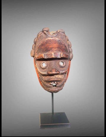 Masker in oorlog / sokkel op maat - Dan-masker van zwaar