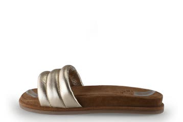 Nelson Slippers in maat 37 Goud, Kleding | Dames, Schoenen, Slippers, Overige kleuren, Verzenden, Zo goed als nieuw