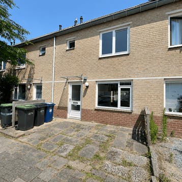 Huis in Almere gevonden voor €1850,- pm, Huizen en Kamers, Kamers te huur, 50 m² of meer, Almere