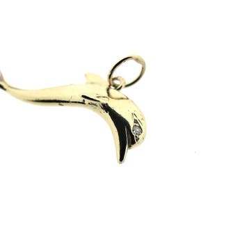 Bicolor gouden hanger van een dolfijn met diamant; 0,005 ct., Sieraden, Tassen en Uiterlijk, Bedels, Ophalen of Verzenden, Gebruikt