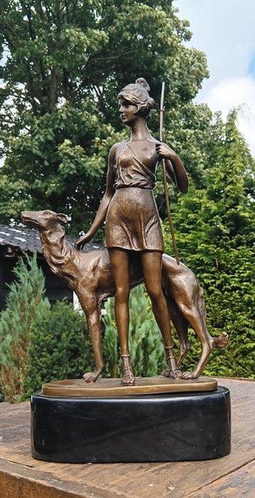 naar b. lach - sculptuur, hunting diana met windhond - 45 cm