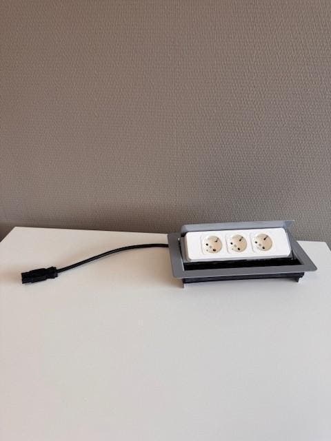 AH Meyer Netbox MEB3 Aluminium elektrificatie bureau, Zakelijke goederen, Kantoor en Winkelinrichting | Kantoormeubilair en Inrichting