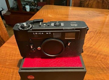 Leica M5 Meetzoeker camera