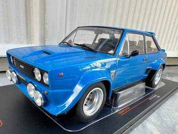 IXO 1:18 - Modelauto - Fiat 131 Abarth (1980), Nieuw