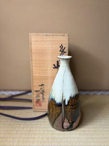 Japanse studioaardewerk Tokkuri (sakéfles) – Gedurfd, Antiek en Kunst