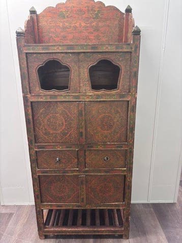 Een groot en zeldzaam Tibetaans schilderd en verguld houten, Antiek en Kunst