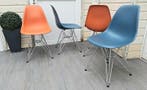 Vitra - Charles & Ray Eames - Stoel (4) - DSR - Plastic,