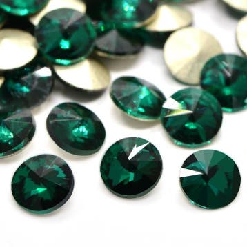 2 x Puntsteen Preciosa  SS39  c.a. 8 x 3,5mm Emerald, Hobby en Vrije tijd, Ophalen of Verzenden, Nieuw, Overige typen