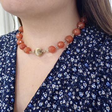 Carneool kralenketting met gouden sluiting, Gebruikt, Ophalen of Verzenden, Met edelsteen, Goud