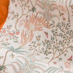 BA172 - Stof “Giardino Segreto” – Zachte botanische motieven