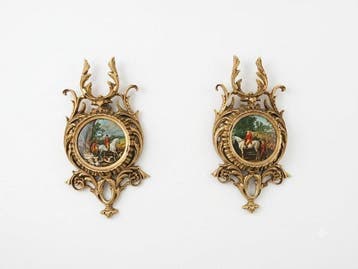 Decoratief ornament (2) - Paar wandmedaillons in vintage