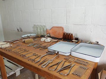 Set of Vintage Medical Tools - Chirurgische instrumenten