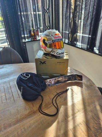 Red Bull Racing - Max Verstappen - 2022 - Scale 1/2 helmet, Nieuw